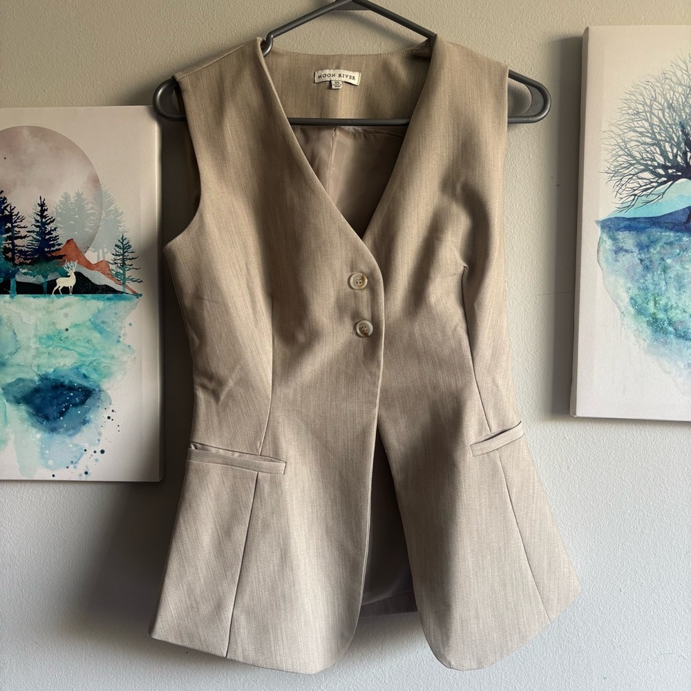 Moon River Beige Sleeveless Tailored Vest